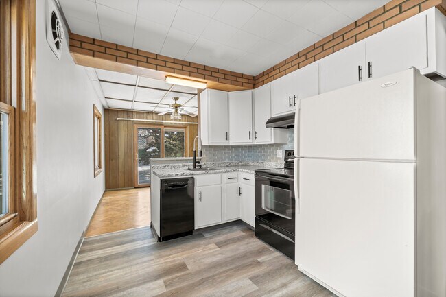 1515 Longwood Dr, Cleveland, OH 44124 - photo 6