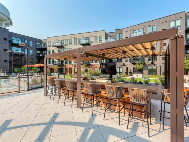 Avidor Glenview 55+ Active Adult Apartment Homes, Glenview, IL 60025 - photo 3