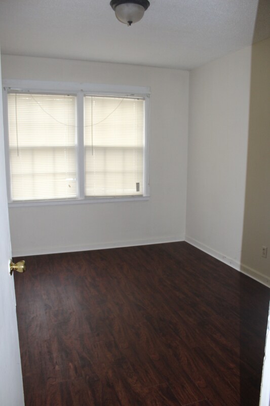 207 E 11th St, Newton, KS 67114 - photo 3