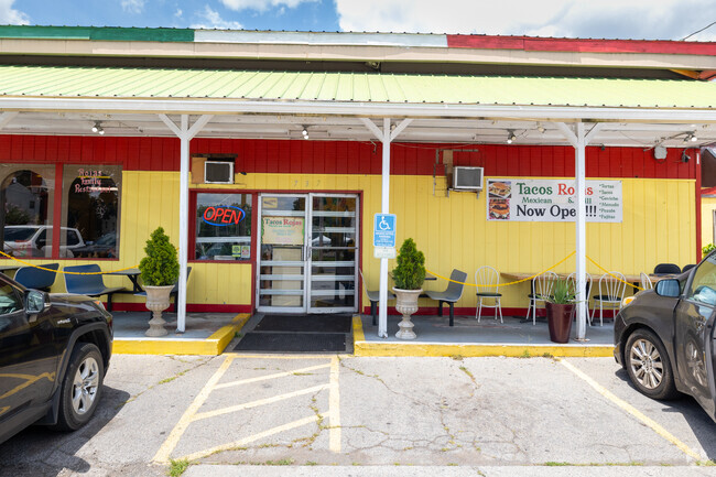 Tacos Rojas has outdoor seating for pleasant days in Mountain View.