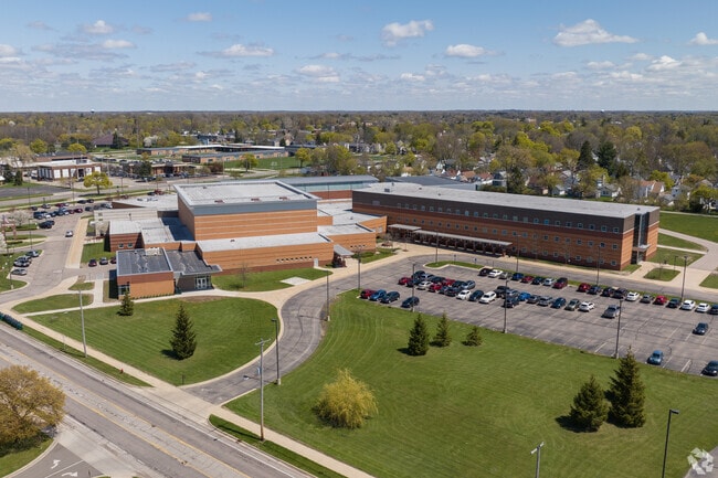 Eastern Lansing High School has an ample amount of parking for parents and faculty.