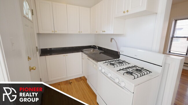 3817 N Fremont St unit 3825.5-W3, Chicago, IL 60613 - photo 7