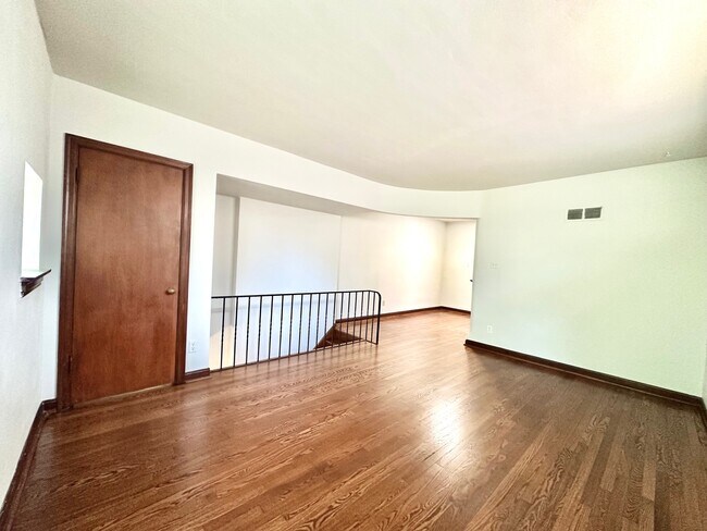 4637 Jamieson Ave unit 1st fl, Saint Louis, MO 63109 - photo 3