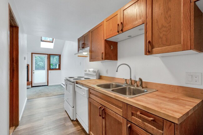 Canyon Crest Apartments, Boulder, CO 80302 - photo 3