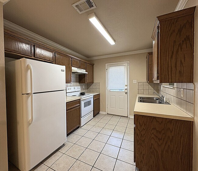 1412 van Zanten Ct unit B, Killeen, TX 76541 - photo 3