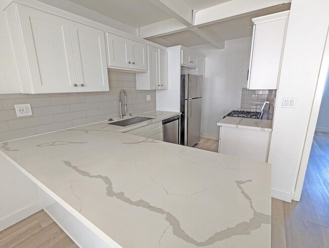 1263 S Dunsmuir Ave unit 3, Los Angeles, CA 90019 - photo 3