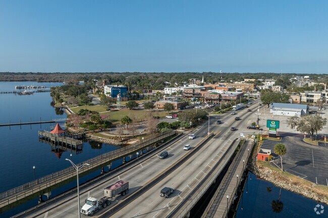 Head to the beach by using Interstate 20  from Palatka.