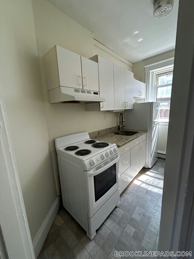 208 Winthrop Rd Unit 31, Brookline, MA 02445