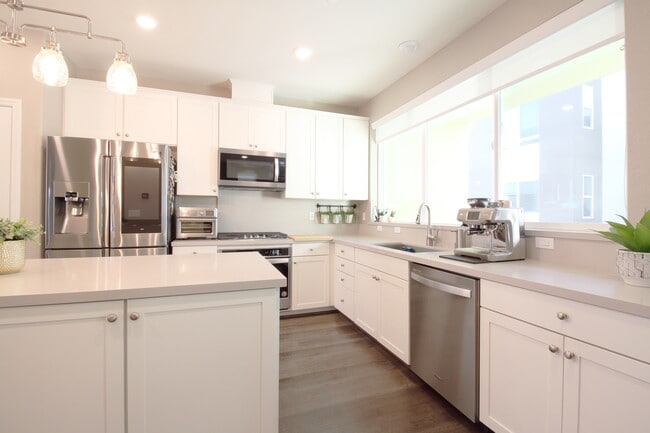 164 Agustin Narvaez St, San Jose, CA 95136 - photo 2