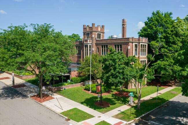 Bach Elementary is in the center of a quiet Ann Arbor neighborhood and often walking distance.