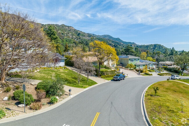 A beautiful La Cañada Flintridge street with foothills in the distance.