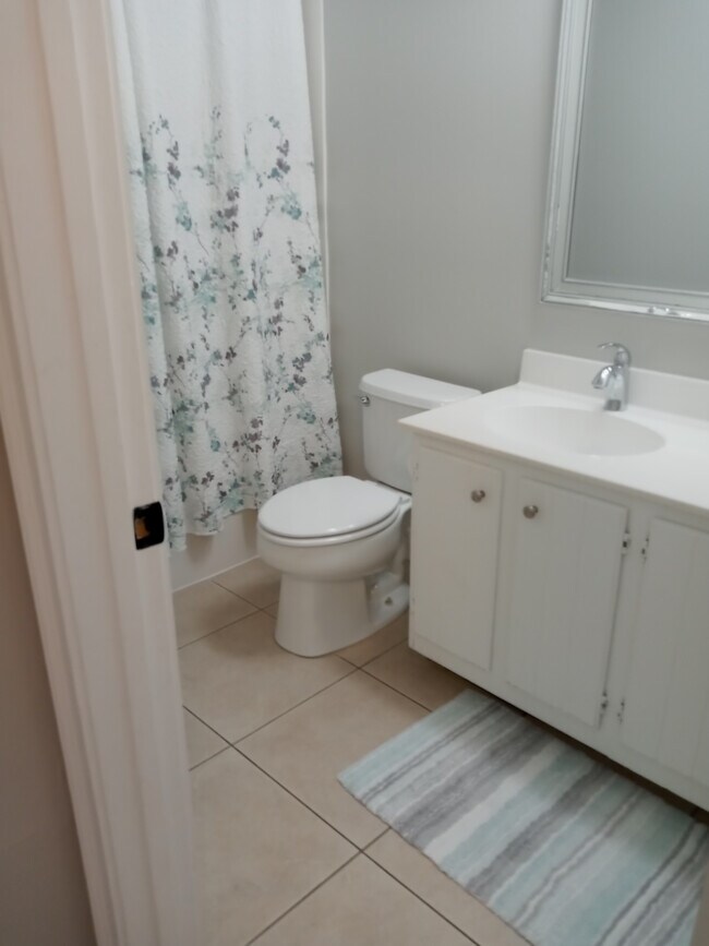 1901 Indian River Blvd unit D202, Vero Beach, FL 32960 - photo 5