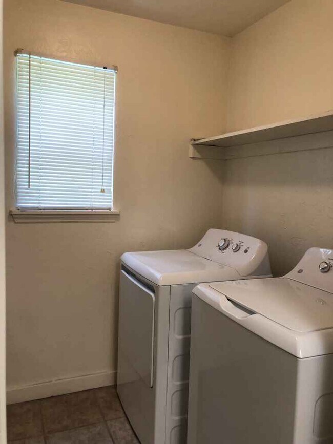 Oakcrest Apartments, Tallahassee, FL 32304 - photo 5