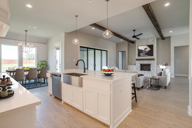 561 Royal Santana Run unit 38708963, Weatherford, TX 76087 - photo 5