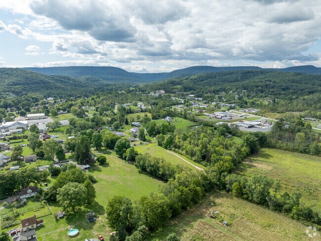 Foot of Ten is a rural area on the southern end of Altoona.