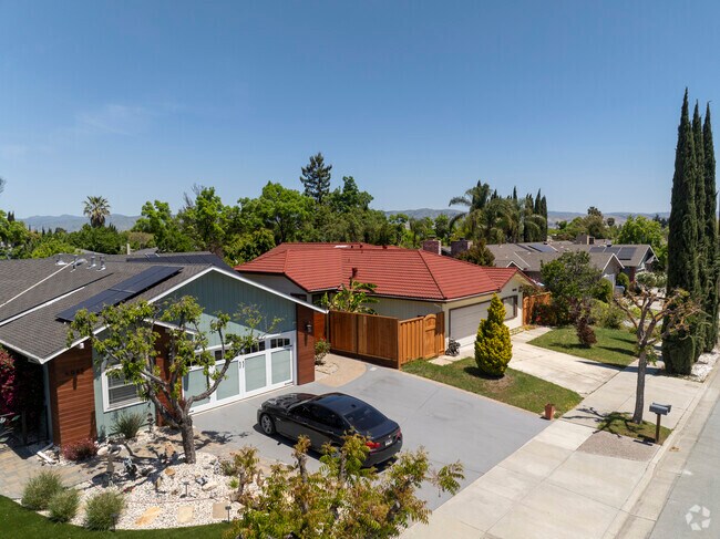 There are a lot of ranch style homes in the Oak Ridge area.