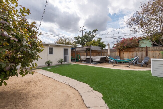 1138 1/2 W 52nd St, Los Angeles, CA 90037 - photo 4