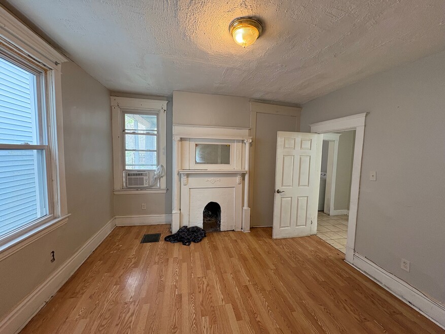 207 Dunseith St unit House, Pittsburgh, PA 15213 - photo 1