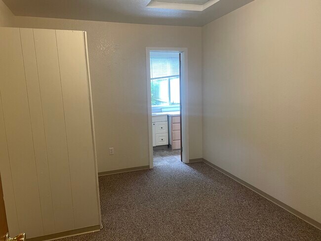 Second Bedroom/Closet