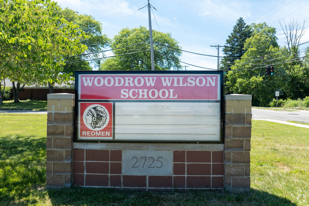 Woodrow Wilson School is an alternative school in Youngstown.