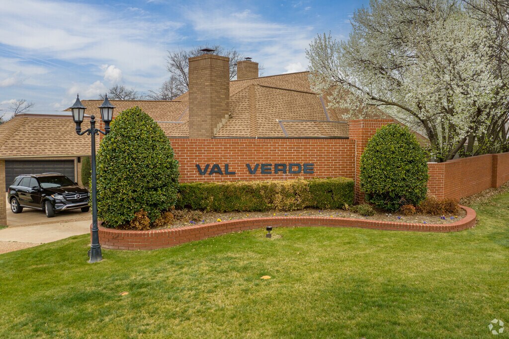 About Val Verde Schools, Demographics, Things to Do