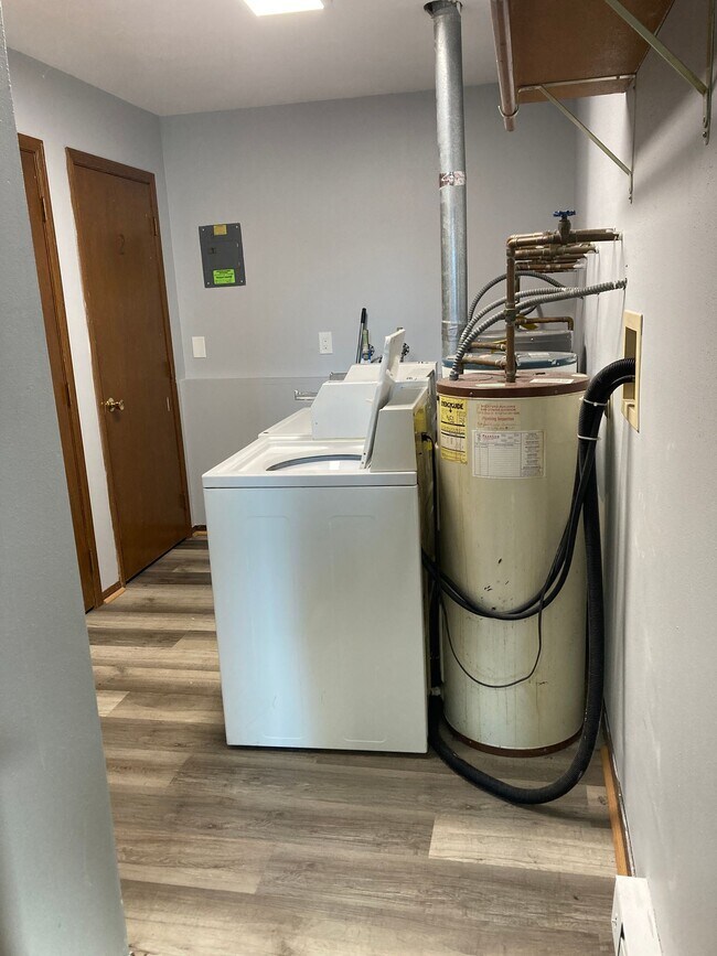 Immaculate Updated 2 Bedroom with 1 Bath, Rockford, IL 61114 - photo 2