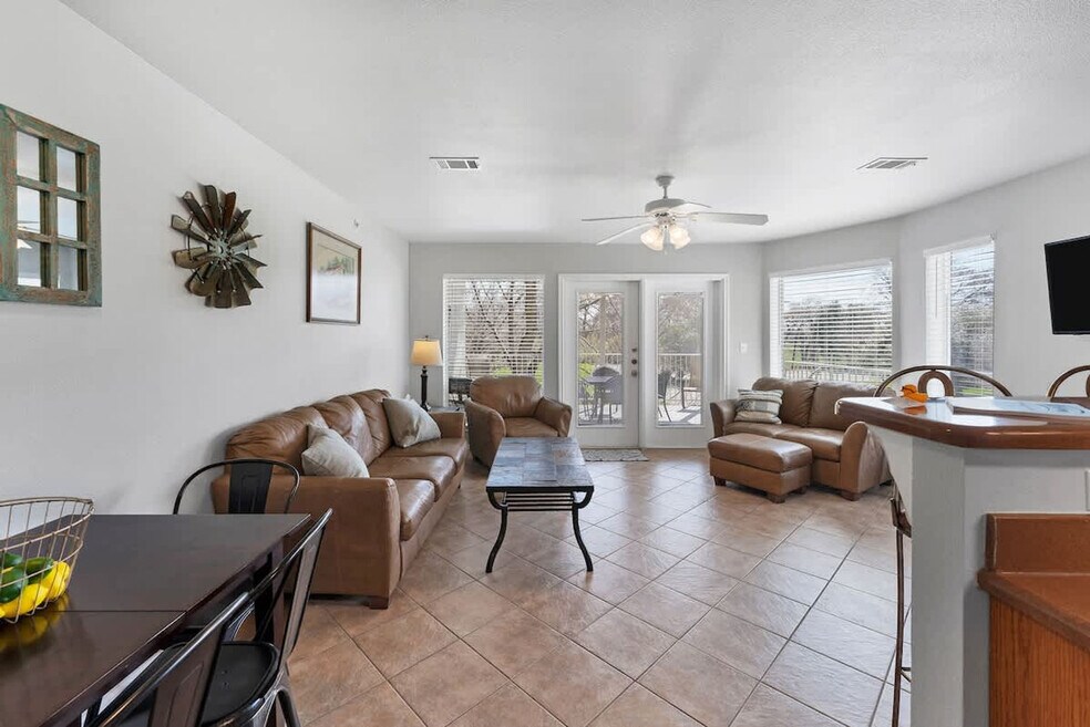 730 E Mather St unit FL1-ID1351230P, New Braunfels, TX 78130 - photo 1