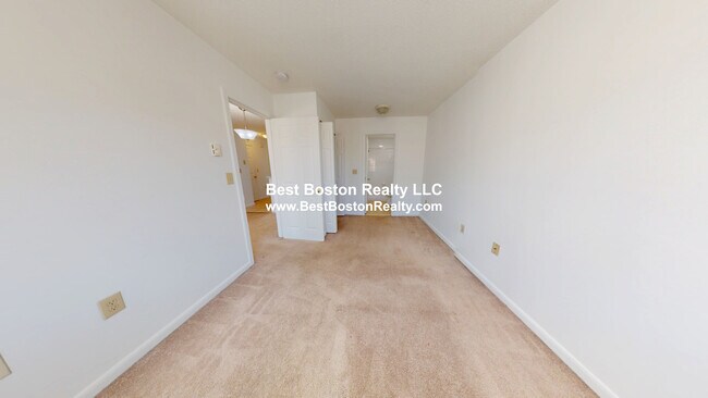 216 Revere Beach Pkwy unit 4A, Chelsea, MA 02150 - photo 5