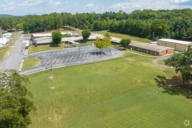 Blountsville Elementary School has a student teacher ration of 20:1.
