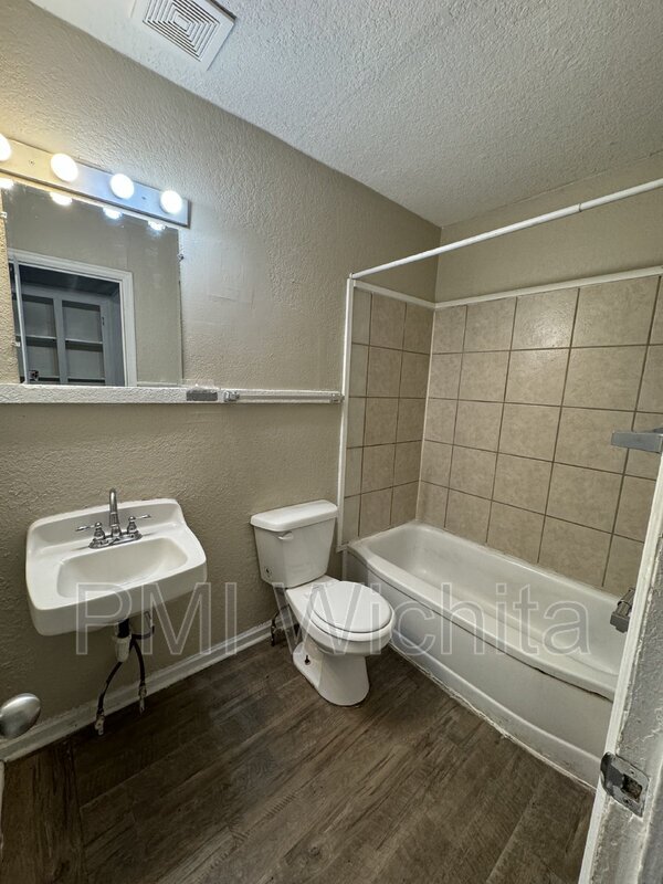 828 S Water St unit 1, Wichita, KS 67213 - photo 5