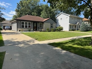 310 N William St, Mount Prospect, IL 60056