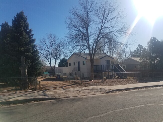 2221 Cooper Ave unit 2219 Cooper Ave Top, Colorado Springs, CO 80907 - photo 3