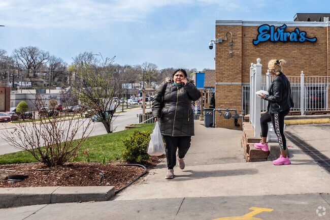 Elvira's Cake is a specialist bakery with coffee & a café menu of savory Mexican dishes.