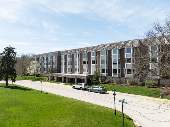 There are condominium complexes on the west side of Park Ridge, IL.