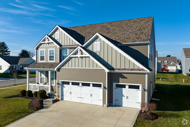 Canal Westchester displays Craftsman homes and colonial revivals built in the early 2000s.