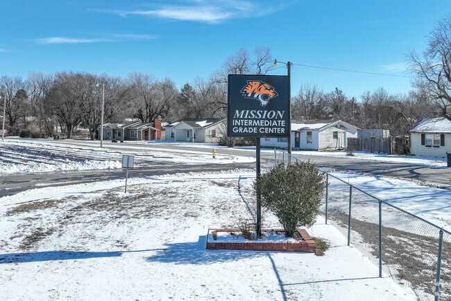 Mission Intermediate Grade Center is part of Coweta Public Schools.