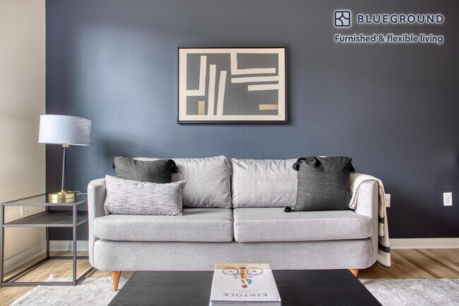 360 H St NE unit FL5-ID512, Washington, DC 20002 - photo 2