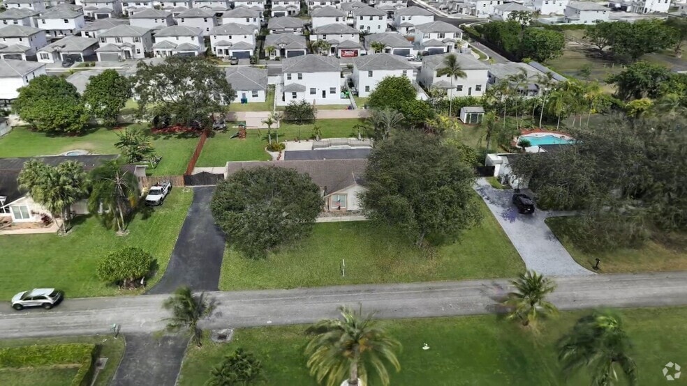 14833 SW 164th Terrace, Miami, FL 33187 - photo 2