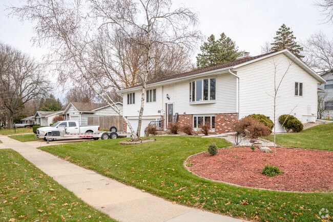 Homes in Rolling Meadows have beautiful yards.