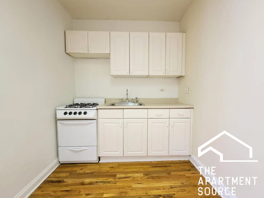 540 W Wellington Ave unit 208, Chicago, IL 60657 - photo 1