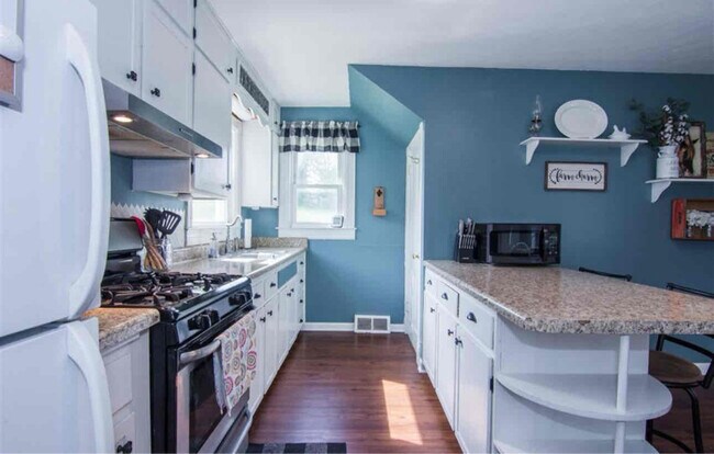 233 N Main St, Timberville, VA 22853 - photo 4