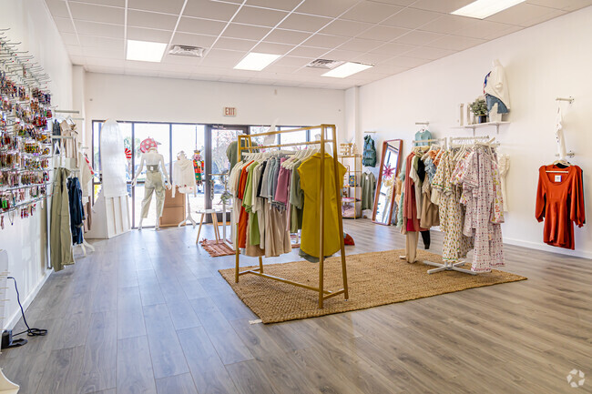 Support locally owned Jessi Claire Boutique near Sorrento.