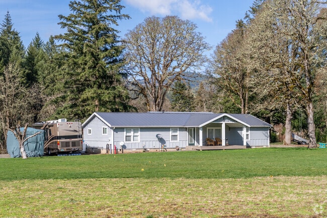 Ranch-style homes and cottages are common in the neighborhood of Crawfordsville.