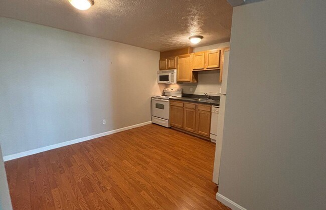 525 Lowell Ave unit 525-08, Cincinnati, OH 45220 - photo 5