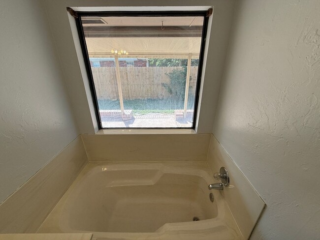 213 Brackendale Ln, Edmond, OK 73003 - photo 7