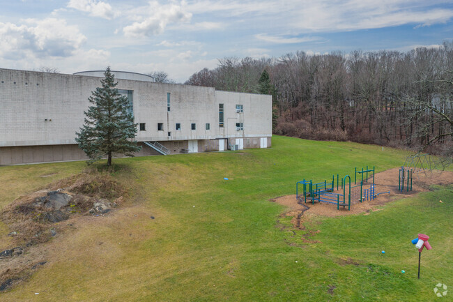 Study at the Ridgebury Elementary School at 112 Bennetts Farm, Ridgefield, CT.
