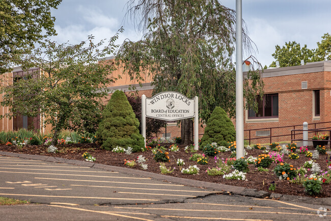 Windsor Locks High School is located in CT.