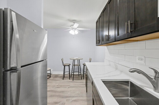 4612 N Beacon St unit 4616-2D, Chicago, IL 60640 - photo 5