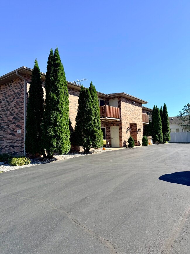 413 Rowley St unit 15, Fremont, WI 54940 - photo 2