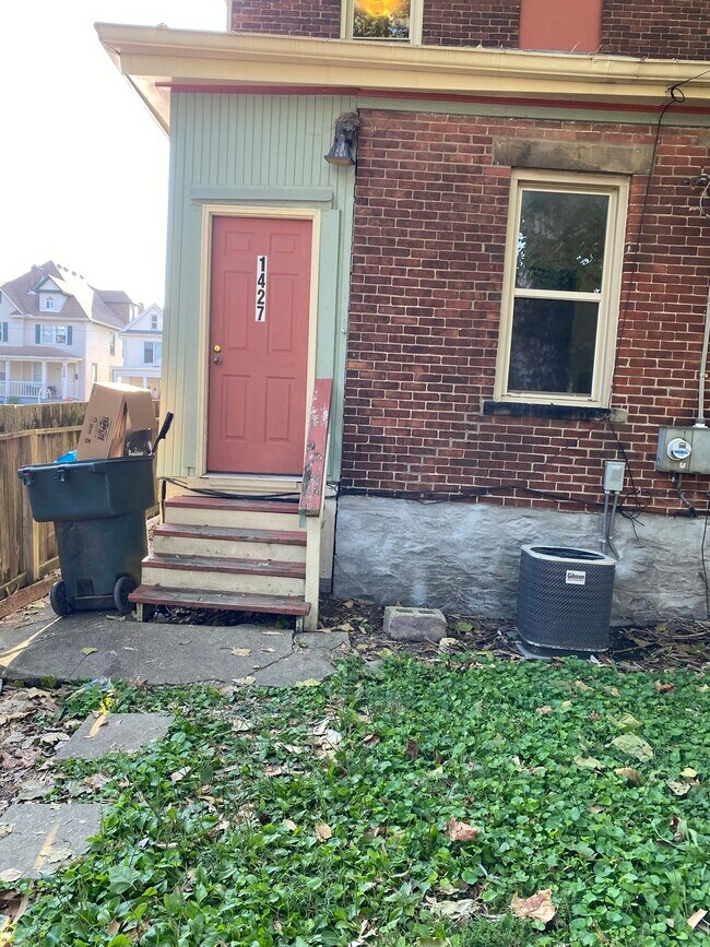 1427 Hunter Ave, Columbus, OH 43201 - photo 2